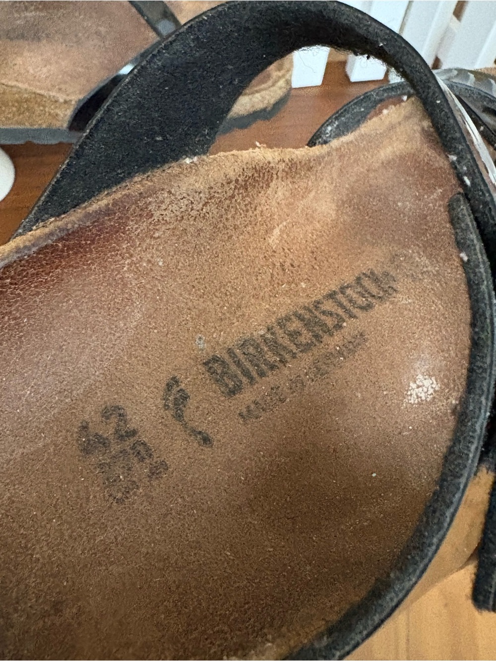 Birkenstock Mayari 42 Toe Loop Patent Black Sandals - Picture 4 of 13